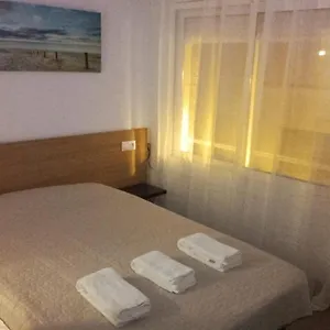 Pensión Economica Con Bano Privado En Pleno Centro De Figueres 